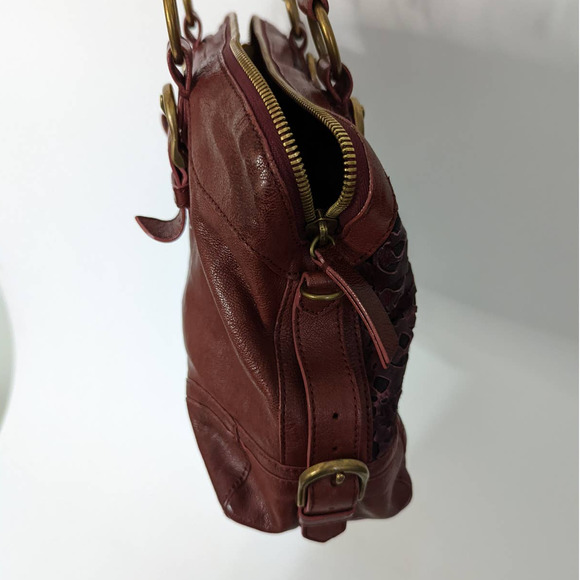 Isabella Fiore Burgundy Red Laser Cut Leather Zippered Shoulder Bag Preowned - Picture 7 of 10